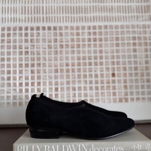 Naked Feet Caldi pewter closed toe pumps shooties in black suede leather